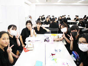 １年生、飾りのリボンを手作り！